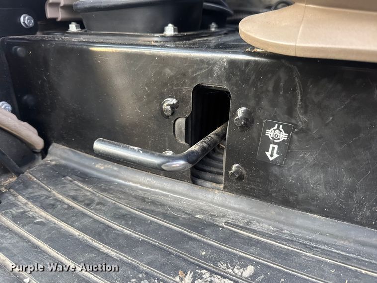 image for item DW6606 2019 John Deere 6105E MFWD tractor