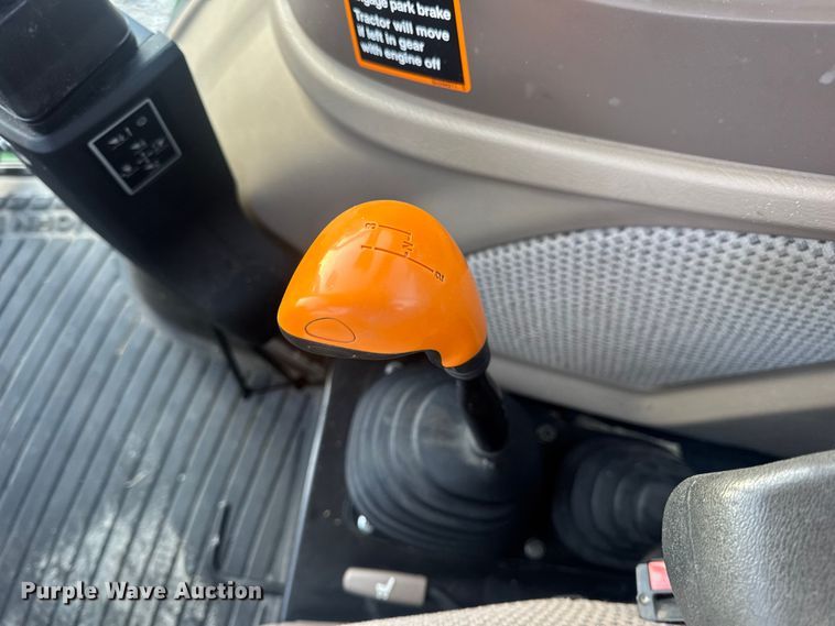 image for item DW6606 2019 John Deere 6105E MFWD tractor