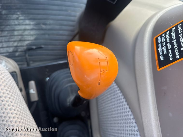 image for item DW6606 2019 John Deere 6105E MFWD tractor