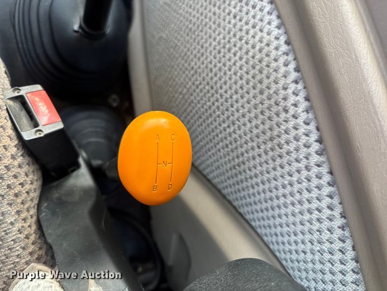 image for item DW6606 2019 John Deere 6105E MFWD tractor