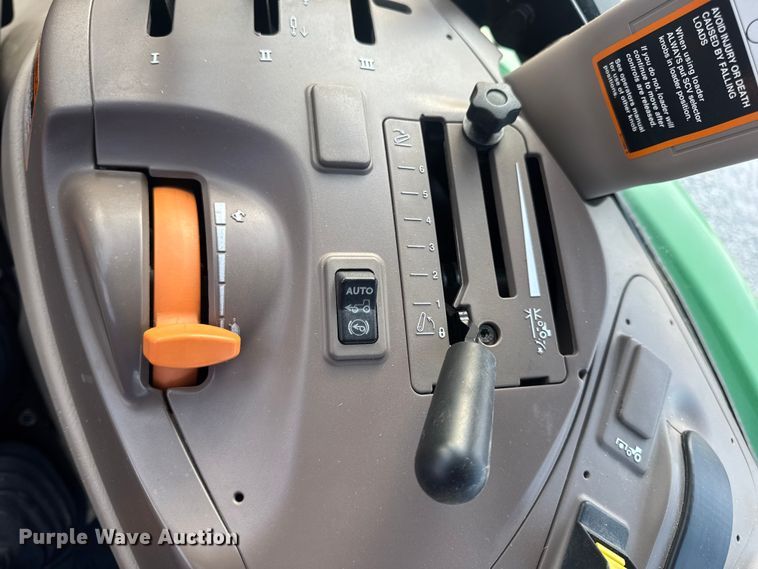 image for item DW6606 2019 John Deere 6105E MFWD tractor