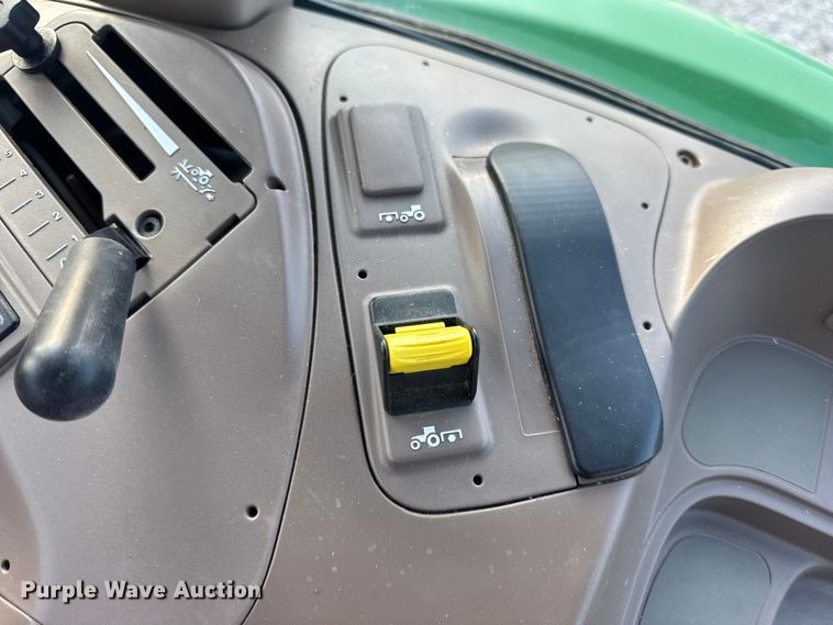 image for item DW6606 2019 John Deere 6105E MFWD tractor