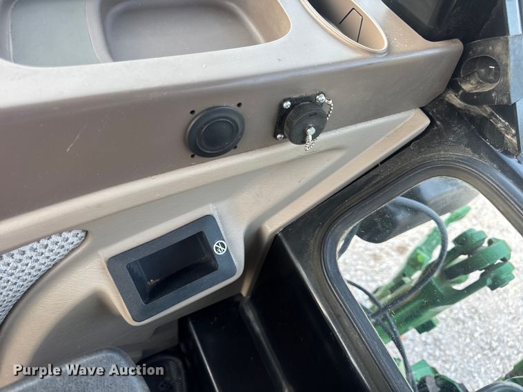 image for item DW6606 2019 John Deere 6105E MFWD tractor