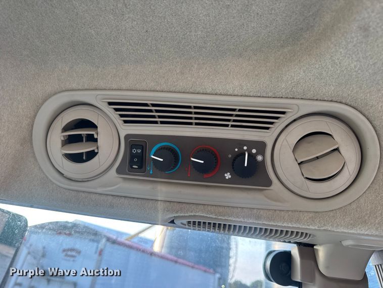 image for item DW6606 2019 John Deere 6105E MFWD tractor