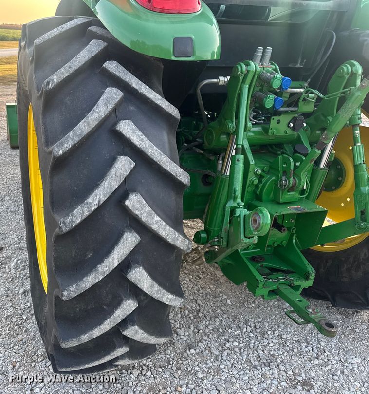 image for item DW6606 2019 John Deere 6105E MFWD tractor