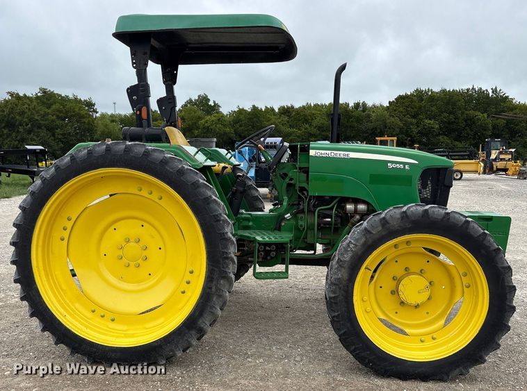 image for item DY0955 2012 John Deere 5055E MFWD tractor