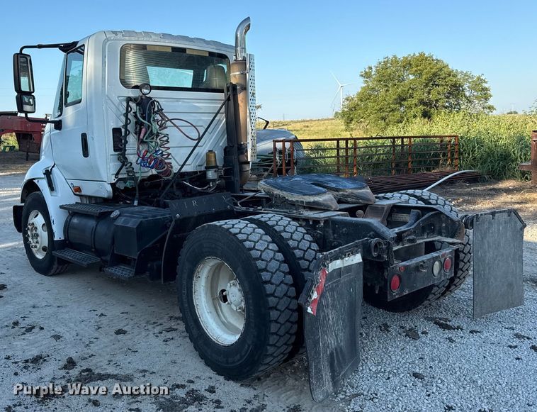 image for item DZ4217 2004 International 8600 semi truck