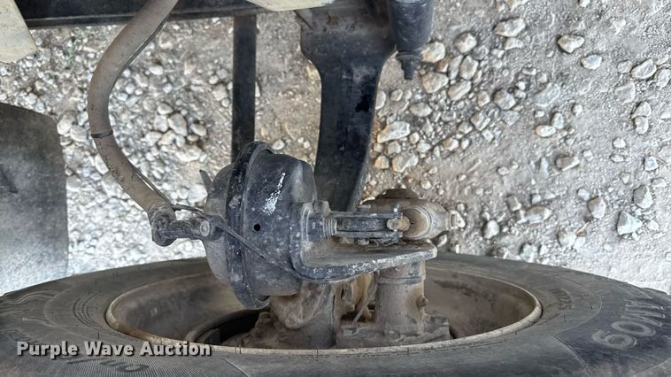 image for item DZ4217 2004 International 8600 semi truck