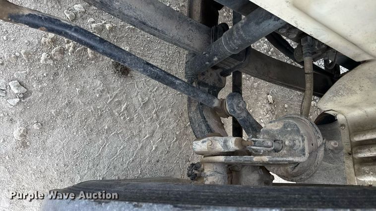 image for item DZ4217 2004 International 8600 semi truck