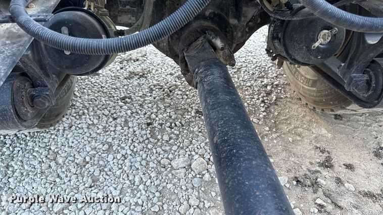 image for item DZ4217 2004 International 8600 semi truck