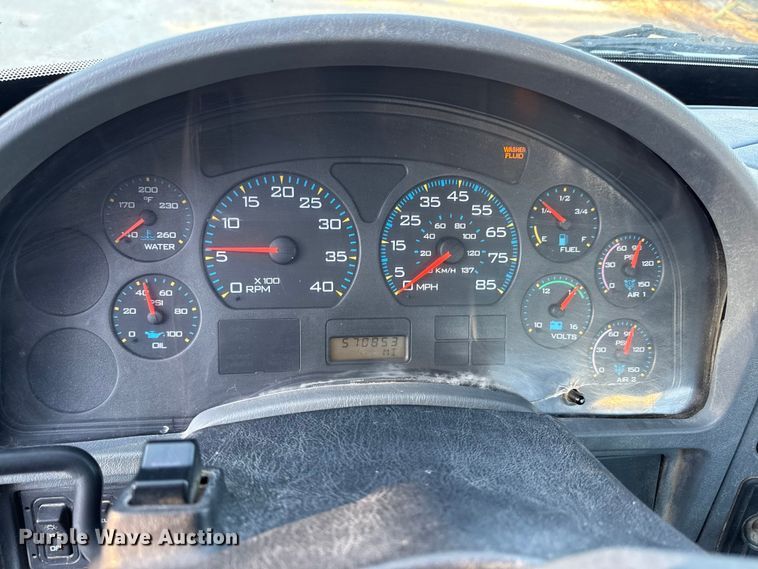 image for item DZ4217 2004 International 8600 semi truck