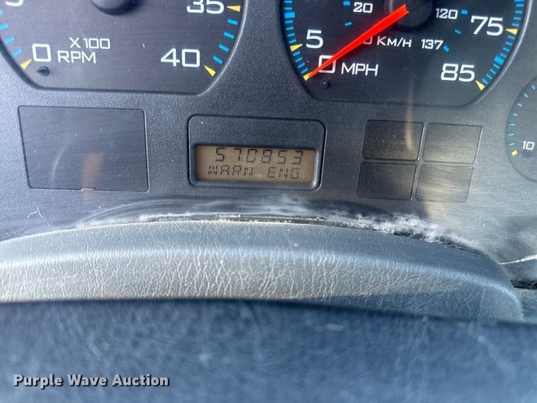 image for item DZ4217 2004 International 8600 semi truck