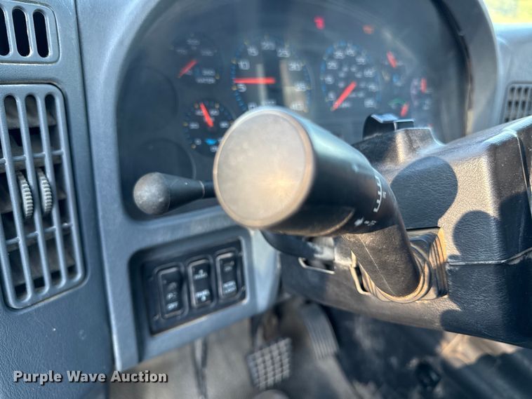 image for item DZ4217 2004 International 8600 semi truck