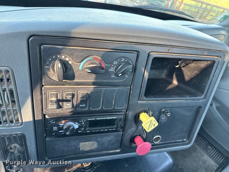 image for item DZ4217 2004 International 8600 semi truck