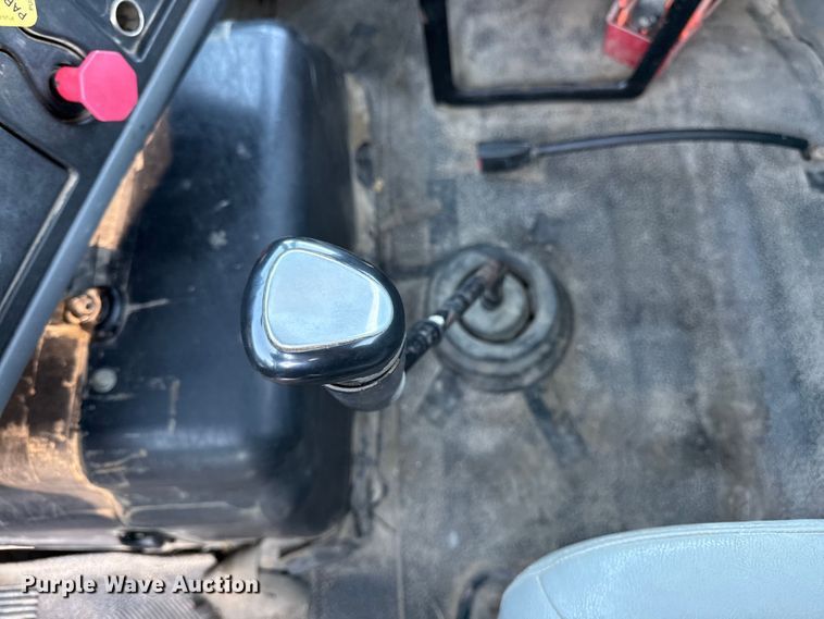 image for item DZ4217 2004 International 8600 semi truck