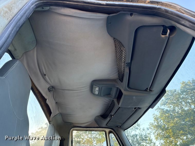 image for item DZ4217 2004 International 8600 semi truck