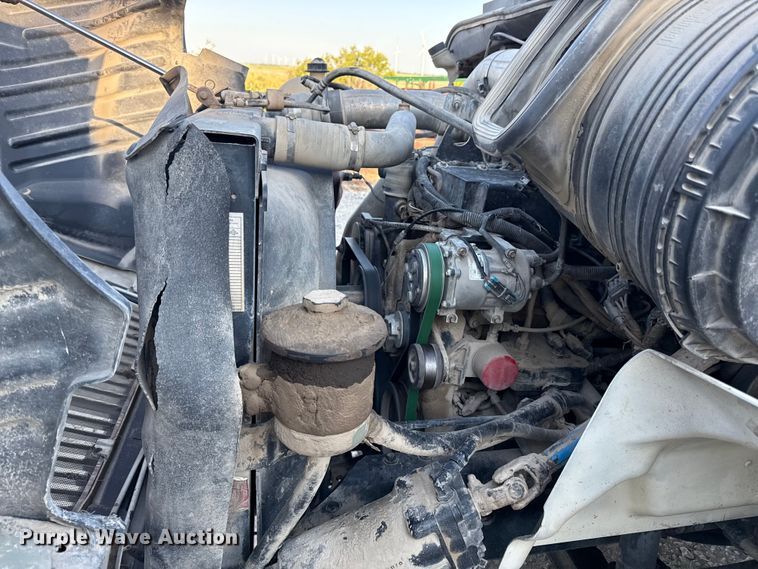 image for item DZ4217 2004 International 8600 semi truck