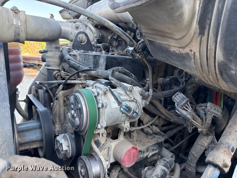 image for item DZ4217 2004 International 8600 semi truck