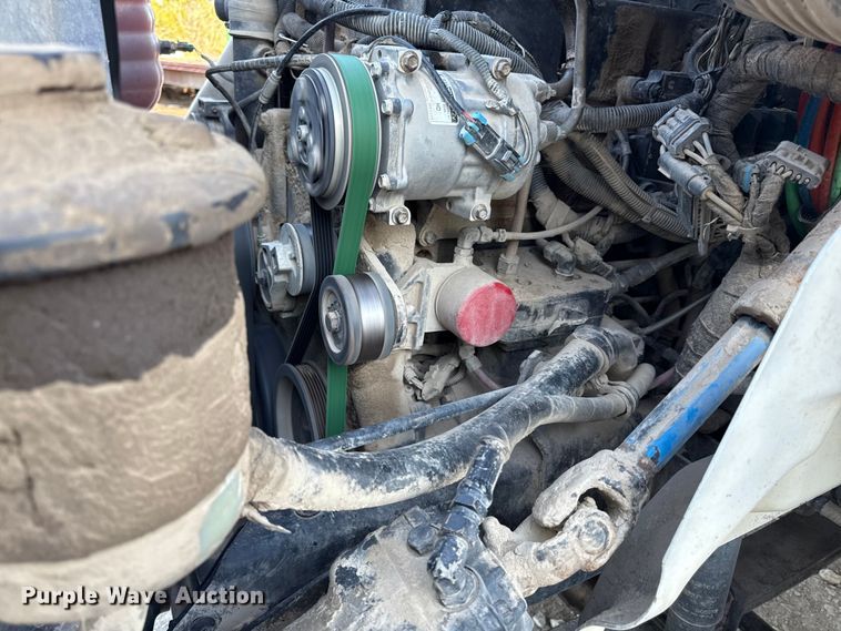 image for item DZ4217 2004 International 8600 semi truck