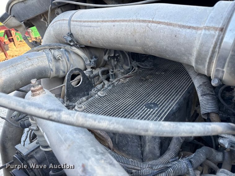 image for item DZ4217 2004 International 8600 semi truck