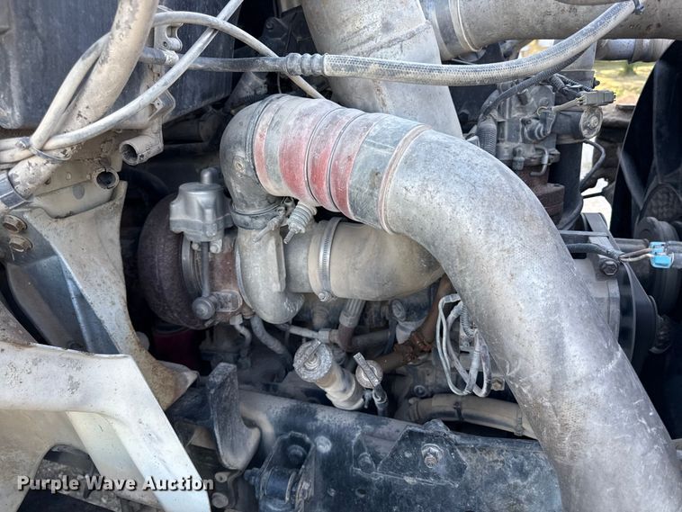 image for item DZ4217 2004 International 8600 semi truck