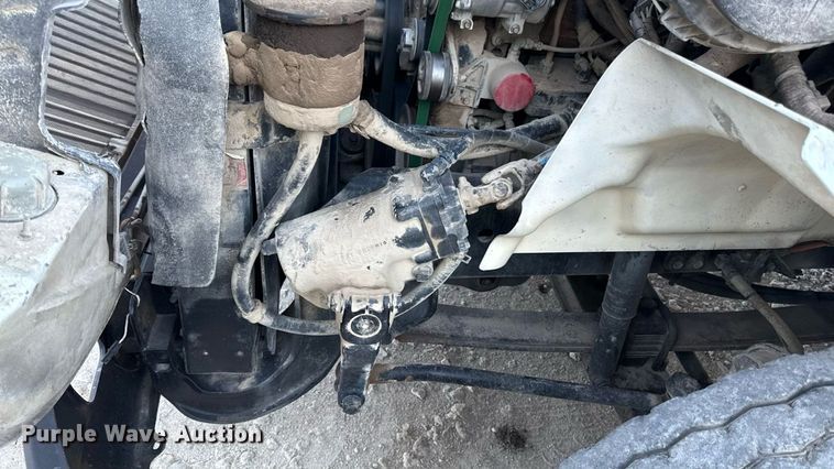 image for item DZ4217 2004 International 8600 semi truck