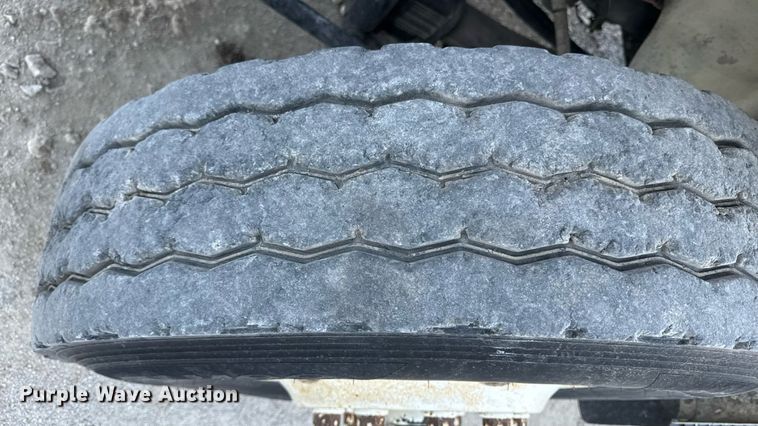 image for item DZ4217 2004 International 8600 semi truck