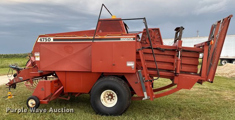 image for item DZ4262 Hesston 4750 large square baler