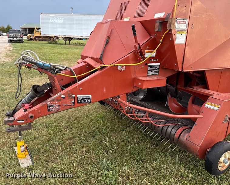 image for item DZ4262 Hesston 4750 large square baler