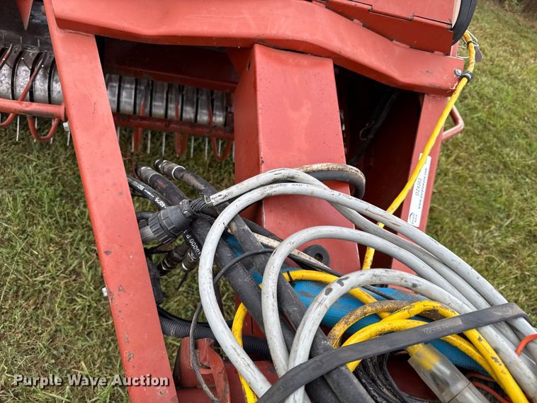 image for item DZ4262 Hesston 4750 large square baler