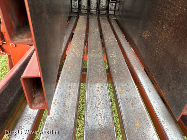 image for item DZ4262 Hesston 4750 large square baler