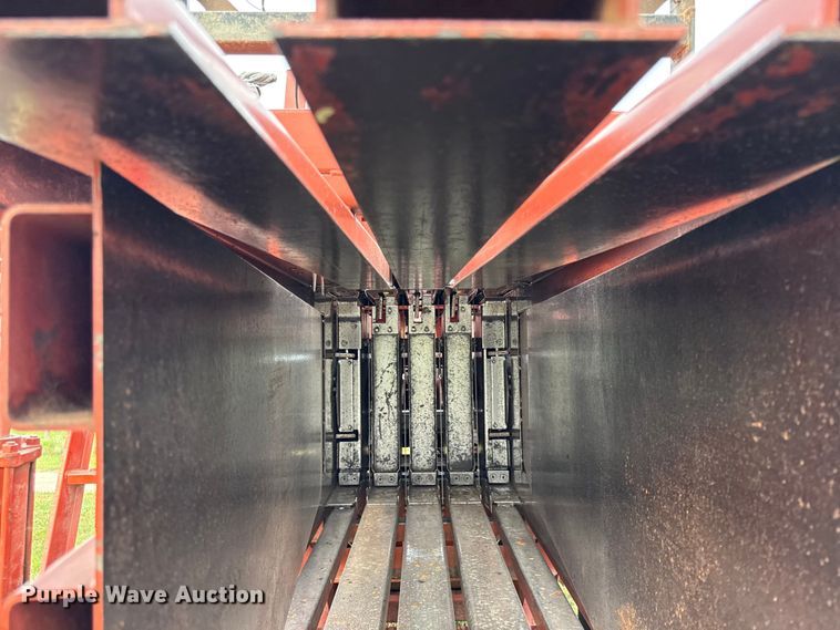 image for item DZ4262 Hesston 4750 large square baler