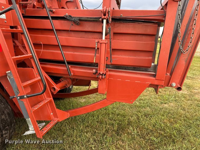 image for item DZ4262 Hesston 4750 large square baler