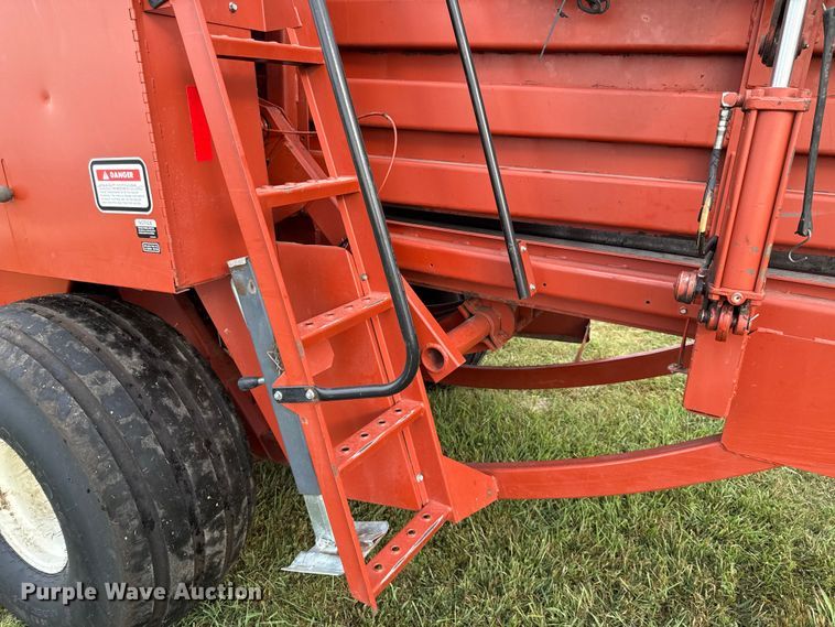 image for item DZ4262 Hesston 4750 large square baler