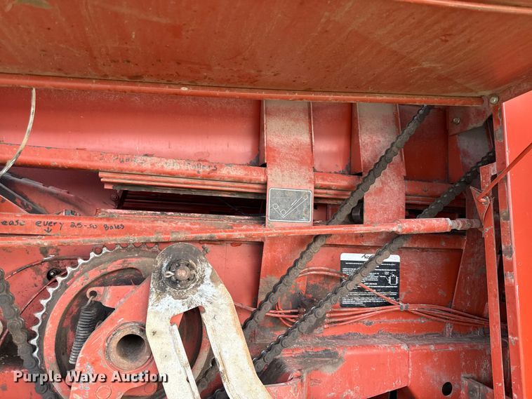 image for item DZ4262 Hesston 4750 large square baler