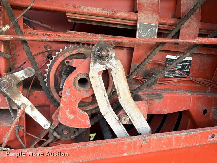 image for item DZ4262 Hesston 4750 large square baler