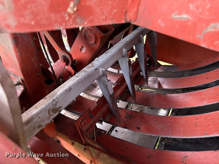 image for item DZ4262 Hesston 4750 large square baler