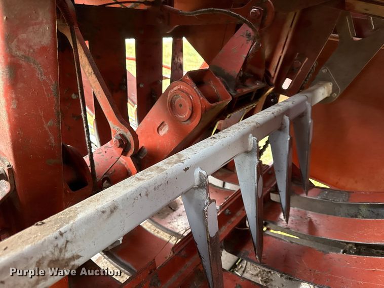 image for item DZ4262 Hesston 4750 large square baler