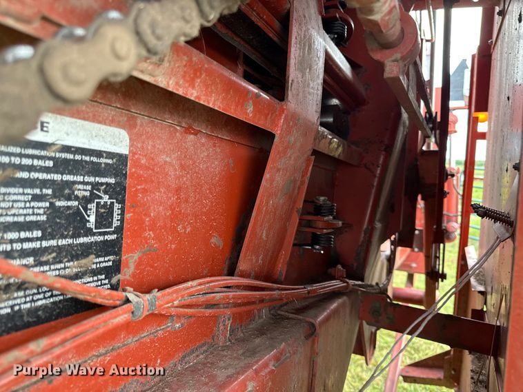 image for item DZ4262 Hesston 4750 large square baler