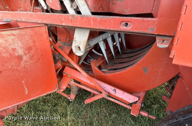 image for item DZ4262 Hesston 4750 large square baler