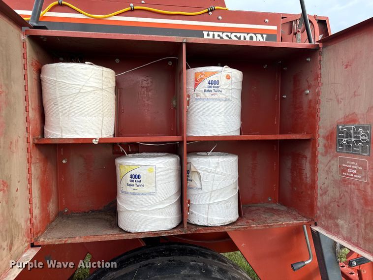 image for item DZ4262 Hesston 4750 large square baler