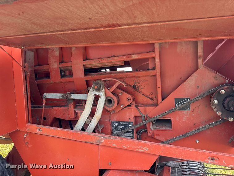 image for item DZ4262 Hesston 4750 large square baler