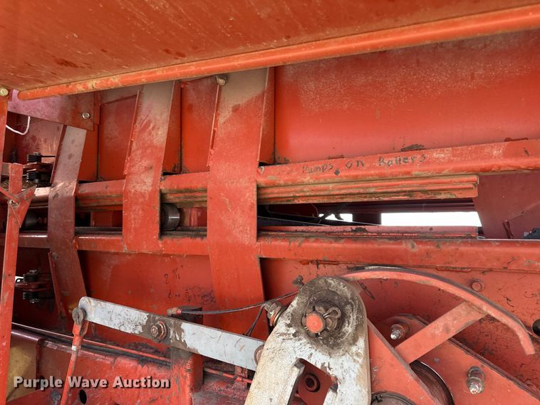 image for item DZ4262 Hesston 4750 large square baler