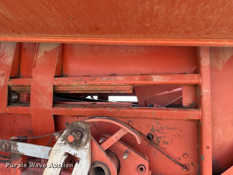 image for item DZ4262 Hesston 4750 large square baler