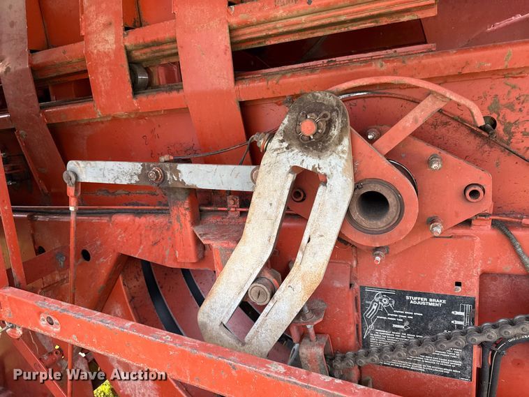 image for item DZ4262 Hesston 4750 large square baler