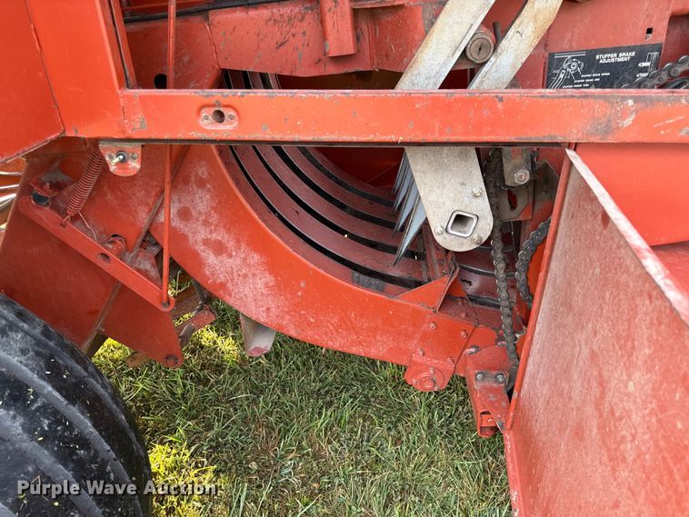 image for item DZ4262 Hesston 4750 large square baler