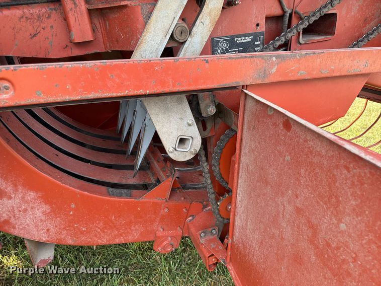 image for item DZ4262 Hesston 4750 large square baler