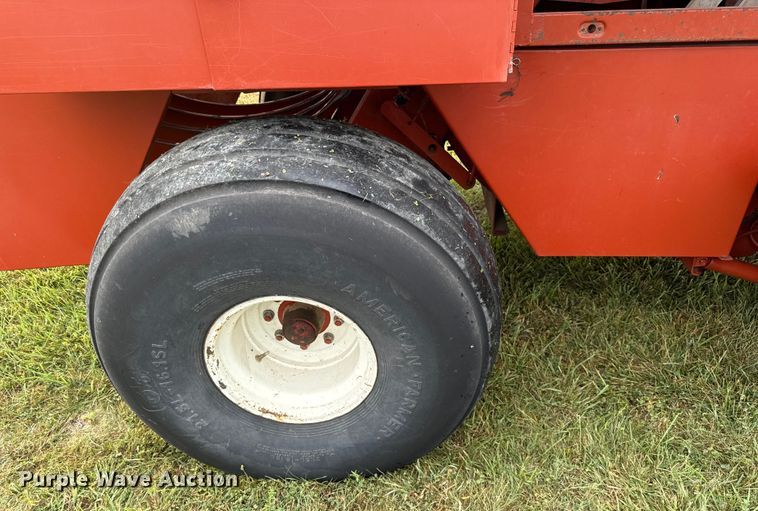 image for item DZ4262 Hesston 4750 large square baler