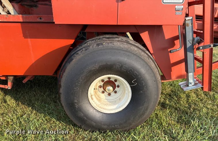 image for item DZ4262 Hesston 4750 large square baler