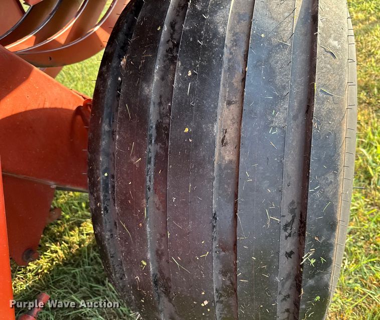 image for item DZ4262 Hesston 4750 large square baler